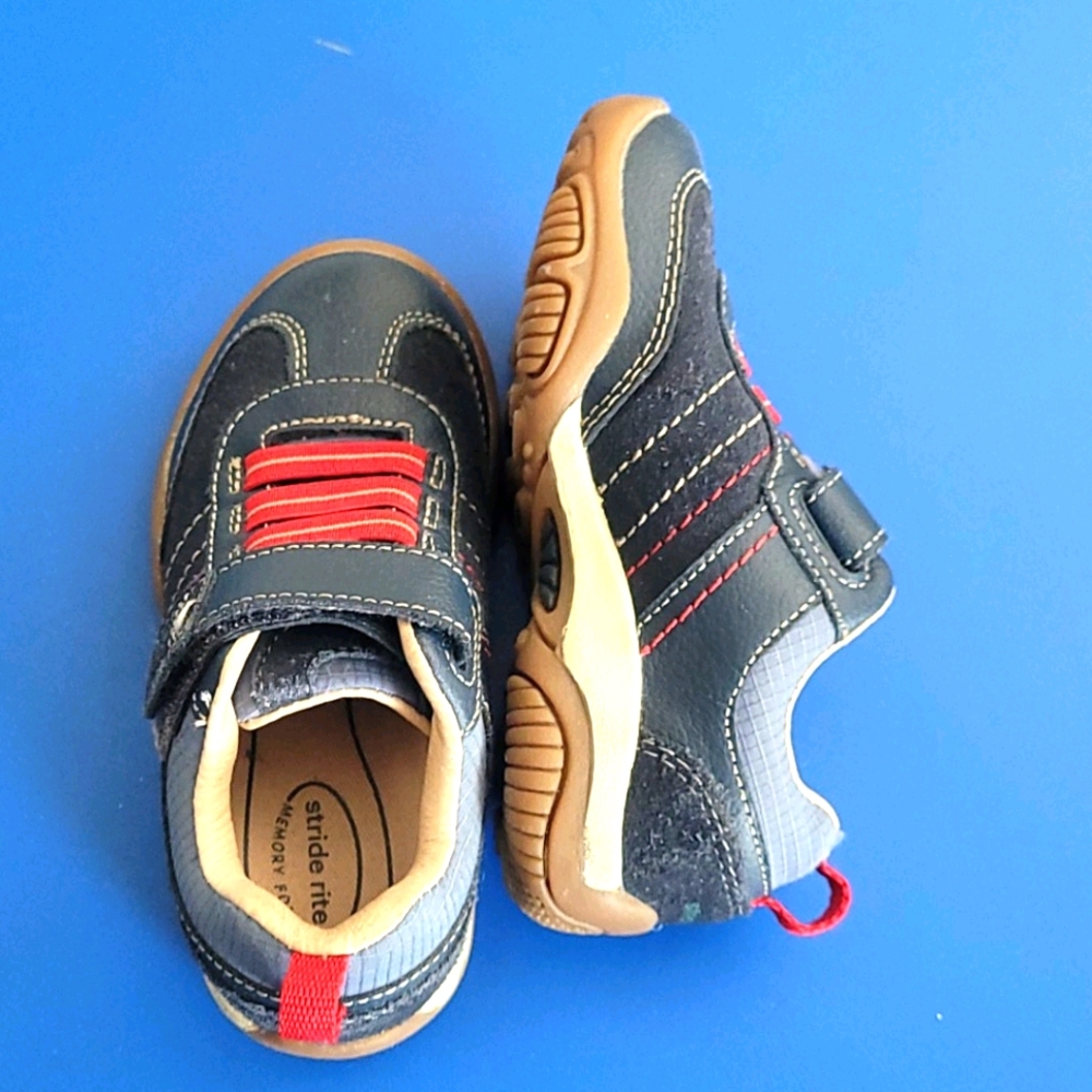 Shoes/sneakers